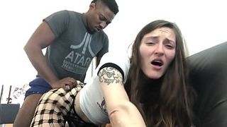 Молодой негр снял проститутку и засадил ей как следует