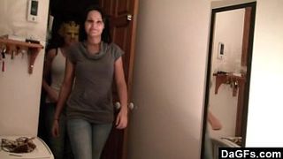 Жена на глазах у мужа трахается с подругой