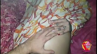 Мужик с кривым членом довел телку в татуировках до сквиртинга